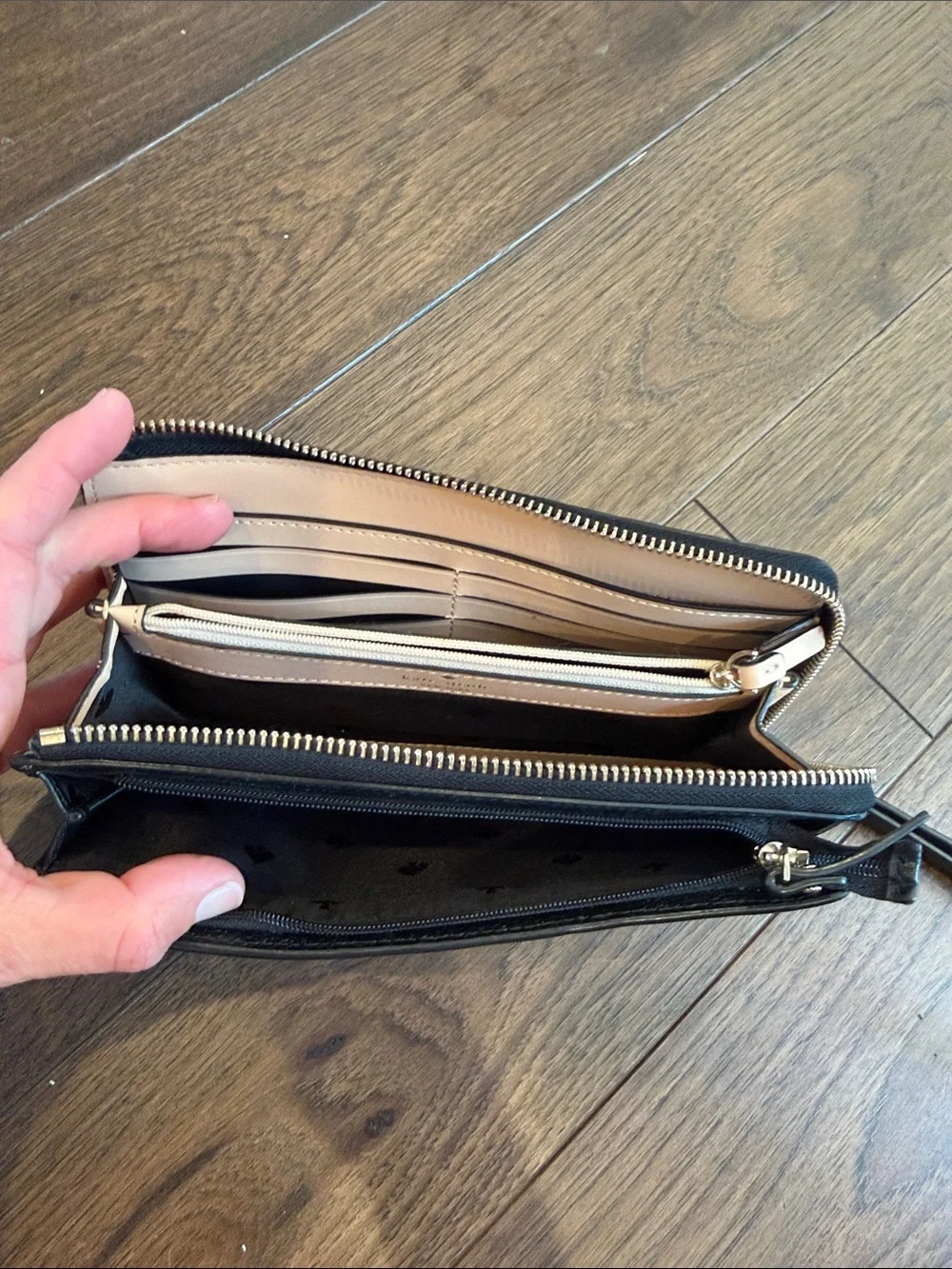 Kate Spade Grand Street Layton Wallet Wristlet. Black Leather - C33-072